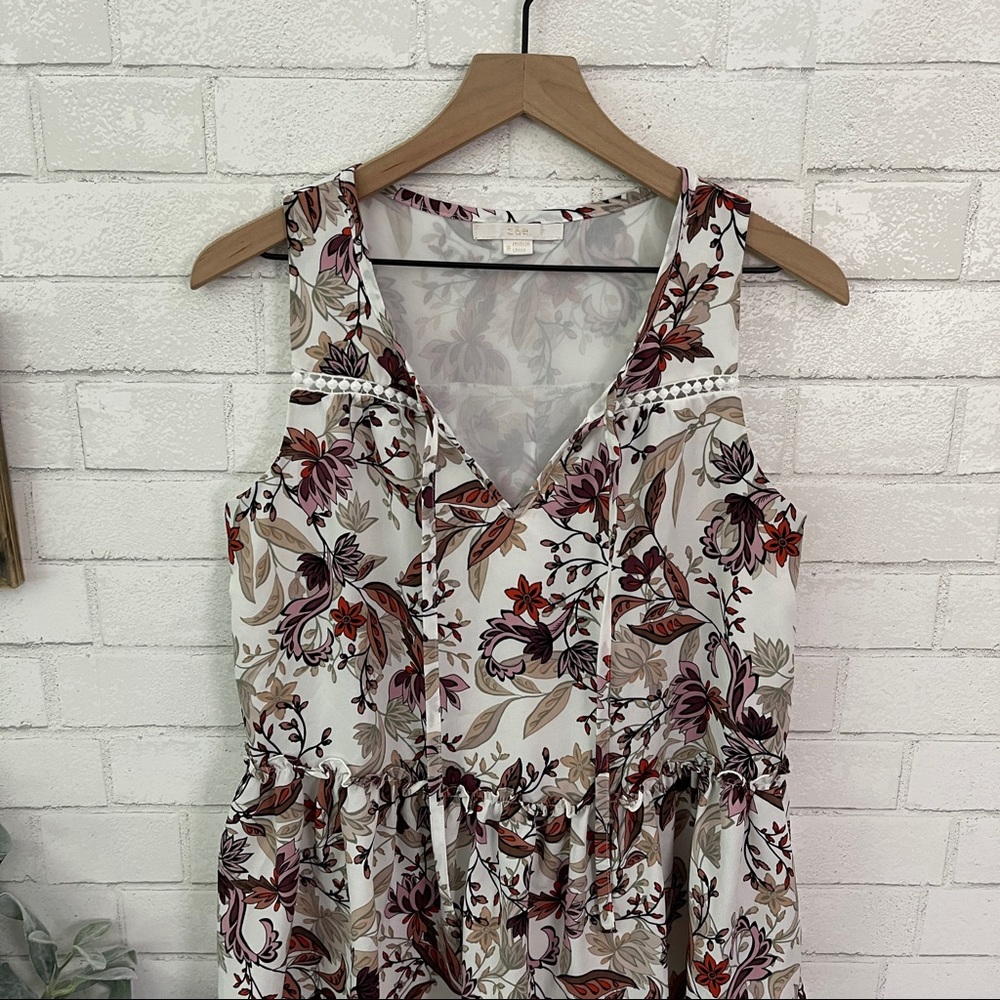 c&e White Floral Sleeveless Peplum Top - Picture 2 of 12